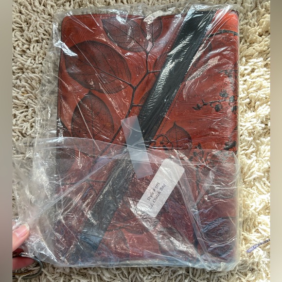 CL Whiting Leaf Leather Clutch Two Flaps - Picture 2 of 10